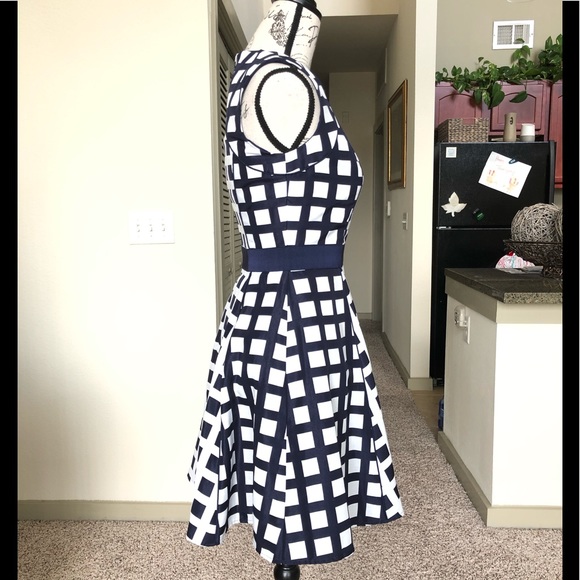 👗 Beautiful A-Line Dress 👗 - Picture 2 of 8